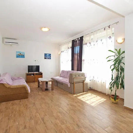 Apartment Fuer 5 Personen Ca 76 Qm In Peroj, Istrien Istrische Riviera *