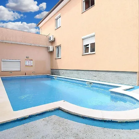 Apartment Fuer 5 Personen Ca 76 Qm In Peroj, Istrien Istrische Riviera *